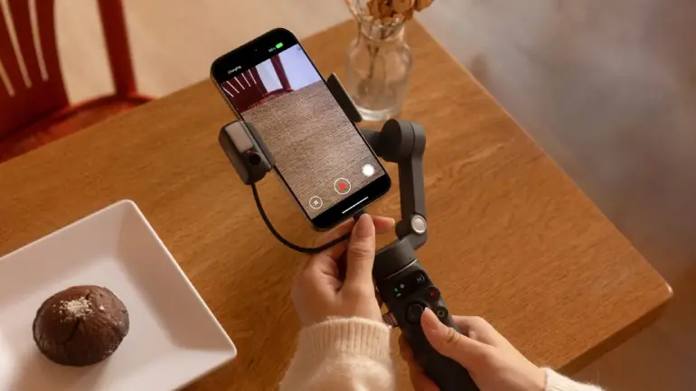 dji-osmo-mobile-8p-creator-combo-8